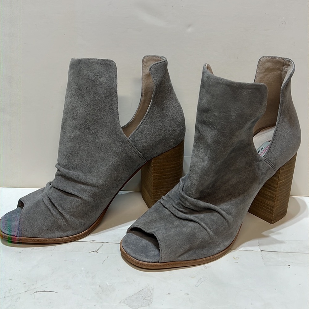 Kristen Cavallari Chinese laundry gray suede booties 4” heel size 9